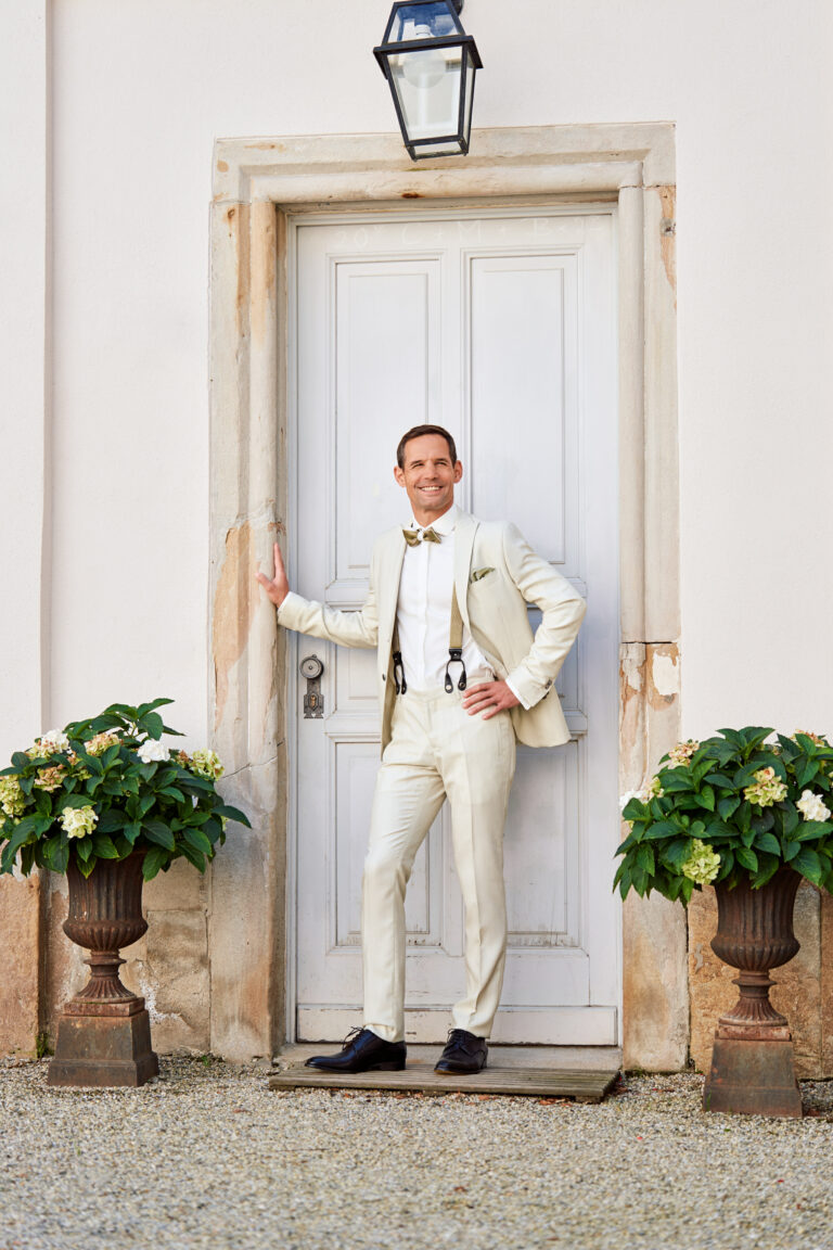 heller Anzug für die Hochzeit