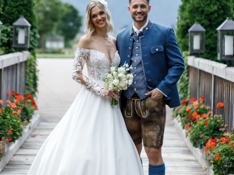 Elegantes, blaues Trachtensakko mit Gilet und Lederhose